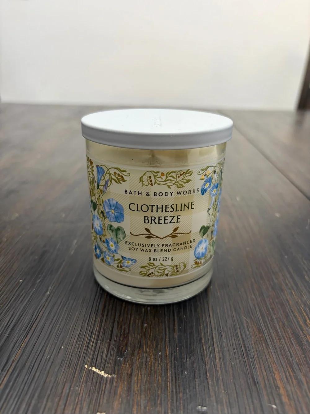 Bath & Body Works Clothesline Breeze Candle - White with Blue Floral Label